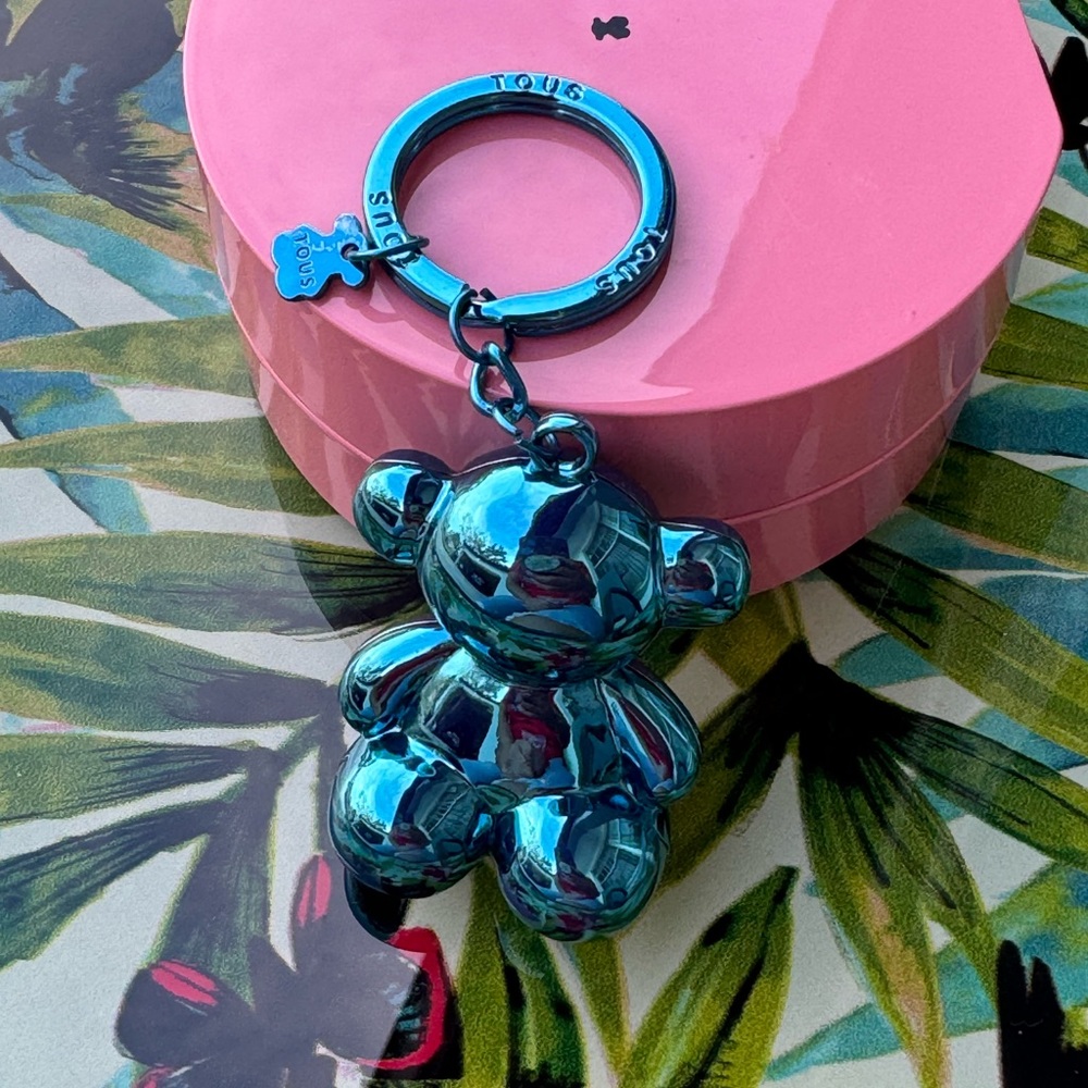 TOUS Bold Bear blue metal bear key ring. Measurements: 5 x 4 x 3.4 cm.